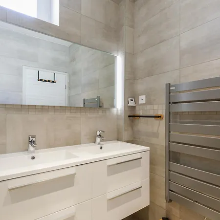 Modern Jaures-center-clim-wifi-festival *