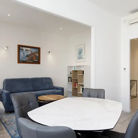 Modern Jaures-center-clim-wifi-festival Lejlighed