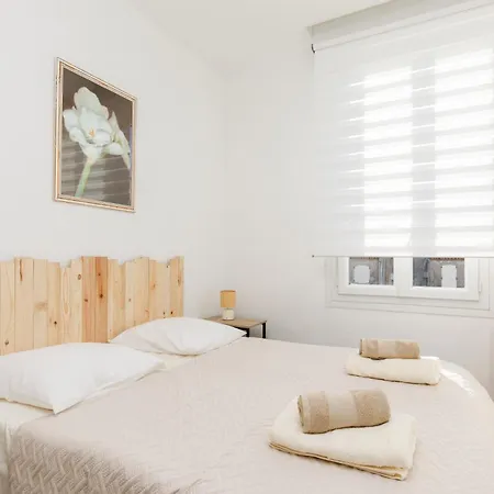 Modern Jaures-center-clim-wifi-festival Lejlighed